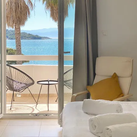 Palm Yellow * Porto Heli