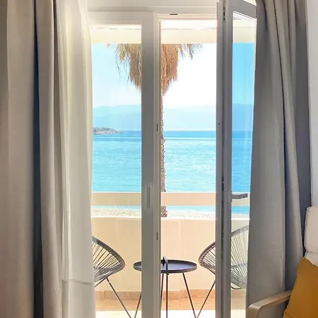 Palm Yellow Porto Heli