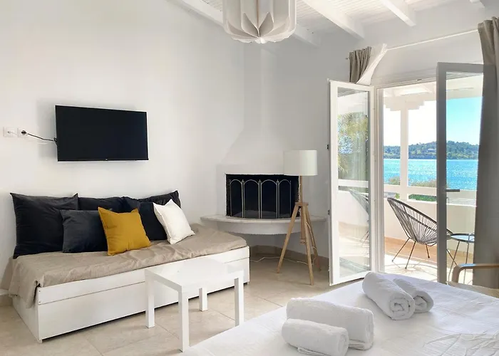 Palm Yellow Apartment Porto Heli