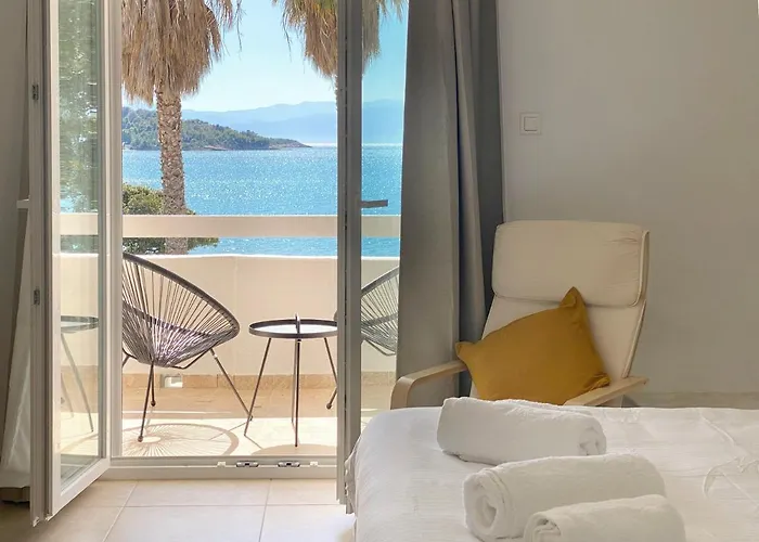 Palm Yellow * Porto Heli